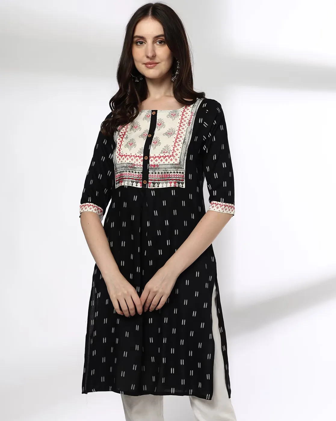 1117Wx1400H-443067305-black-MODEL.webp Women Floral Print Straight Kurta with Insert Pocket - Image 1